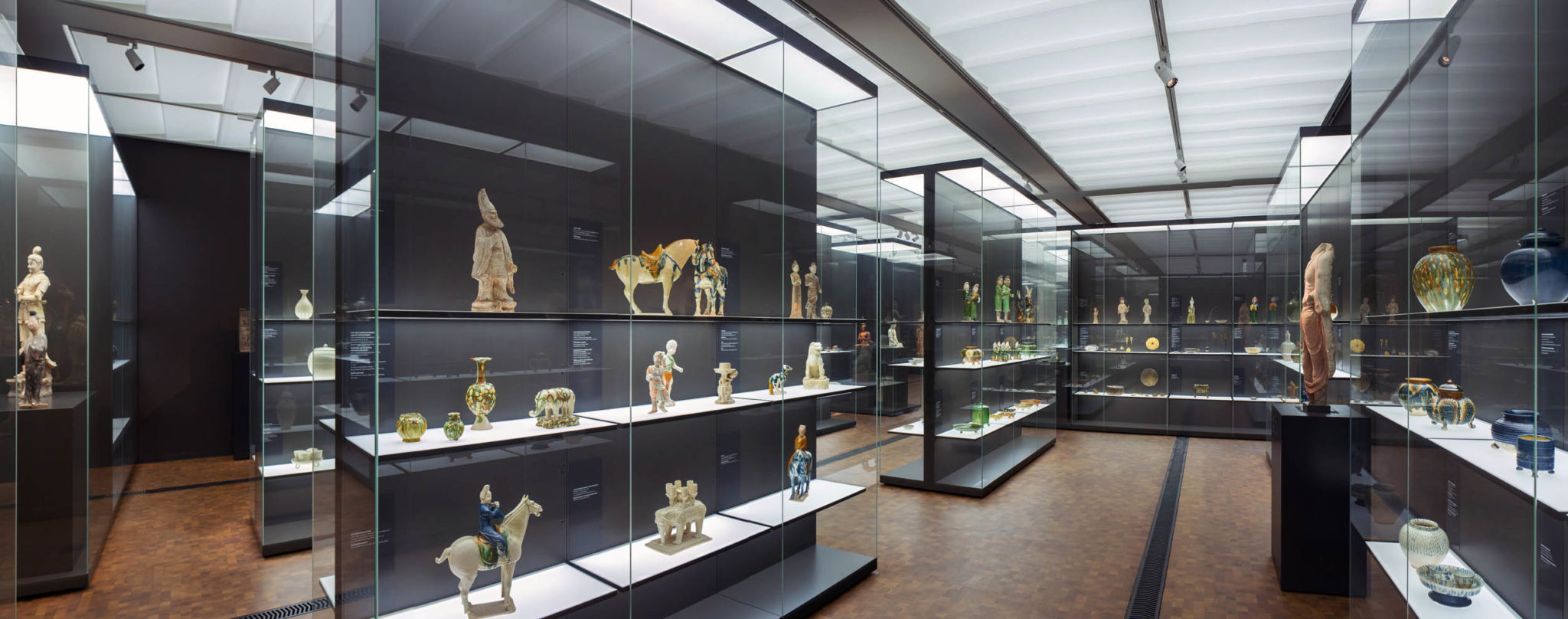 museum-rietberg-china-ausstellung-z-rich-vitrinen-und-glasbau
