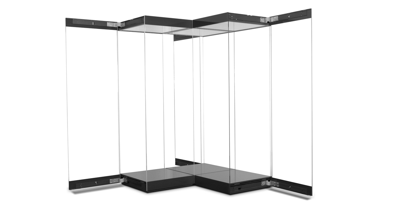 Die Öffnung jedes Segments der dreiteiligen Modulvitrine ist möglich