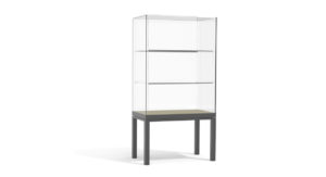 Hochvitrine H15 mit abgehängten Tablaren